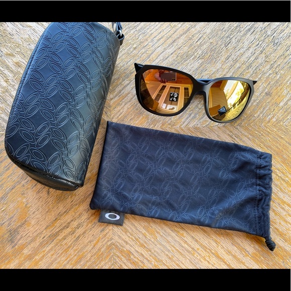 Oakley Rev Up Women’s Sunglasses #009432-0859 Matte Black. - Picture 4 of 5